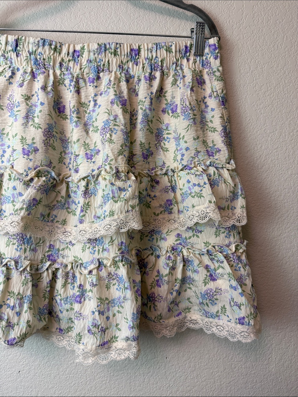 Bridgerton Floral Tiered Ruffle Skirt in Cream‎ and Lavender Size Large - Picture 3 of 9